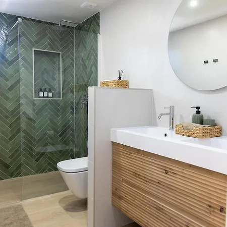 La Casa Bonita With Large Terras & Plungepool Malaga